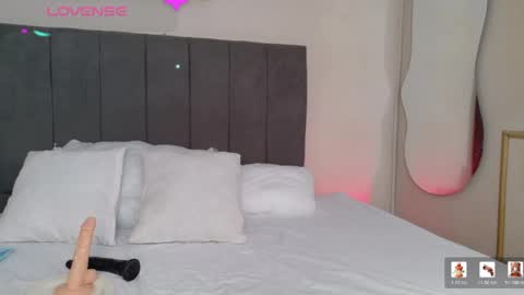 Snapshot of stella_luxury chatting on June 5, 2026, 12:33 pm Stella online show from June 5, 2026, 12:33 pm