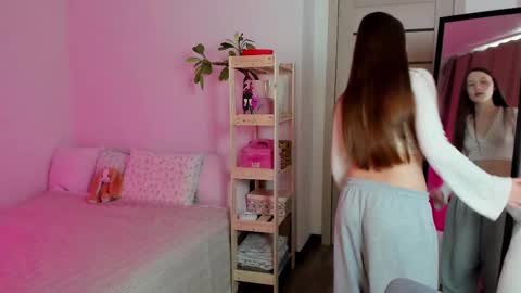 stella_sunny online show from March 7, 2025, 11:07 am