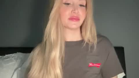 Stella Bella online show from December 30, 2024, 4:20 am