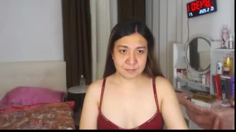Snapshot of stellahugets chatting on May 10, 2026, 12:43 pm Stella online show from May 10, 2026, 12:43 pm