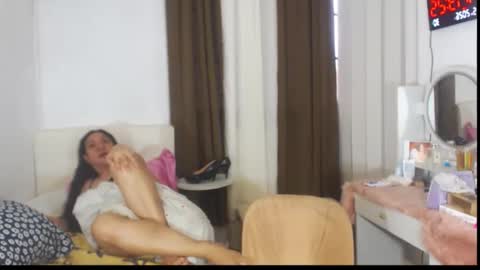 Snapshot of stellahugets chatting on May 19, 2026, 3:13 am Stella online show from May 19, 2026, 3:13 am