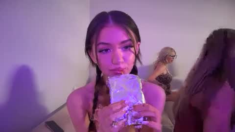 stellapearl online show from September 20, 2025, 5:41 am