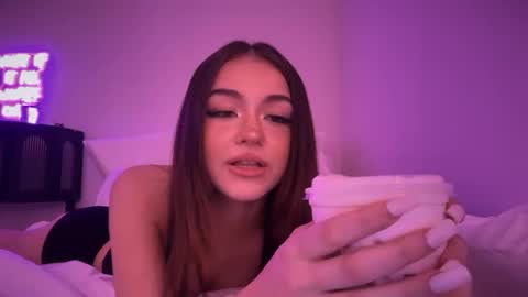 stellapearl online show from September 27, 2025, 8:47 pm