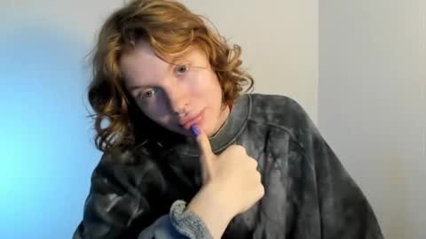 S T E L L A online show from October 10, 2025, 8:35 am