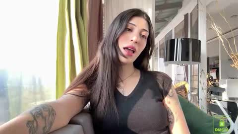 michelle and max  online show from December 22, 2025, 11:40 am