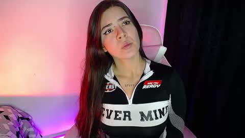 Emma online show from November 2, 2025, 8:11 pm