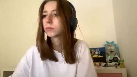 Emilia online show from October 18, 2025, 9:21 am