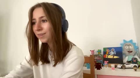 Emilia online show from October 20, 2025, 11:21 am