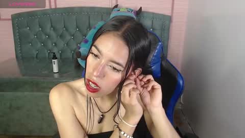 Stephania online show from February 19, 2025, 1:28 pm