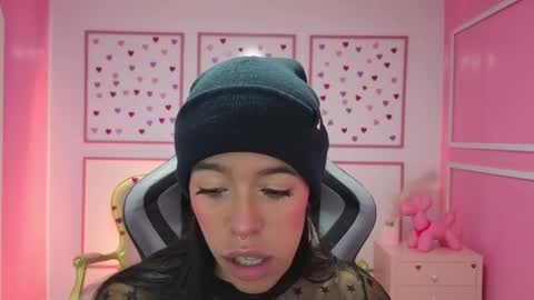 Stephania online show from September 18, 2025, 11:34 am