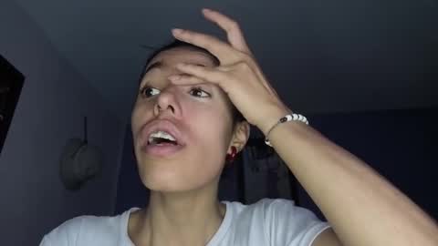 Stephania online show from March 11, 2026, 5:52 pm