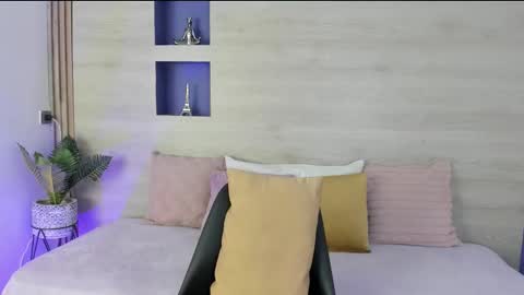 Snapshot of stephanni_ chatting on September 19, 2025, 2:07 pm Nataly online show from September 19, 2025, 2:07 pm