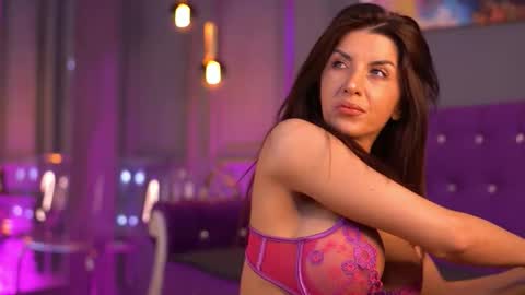 Steph online show from November 7, 2025, 8:03 am