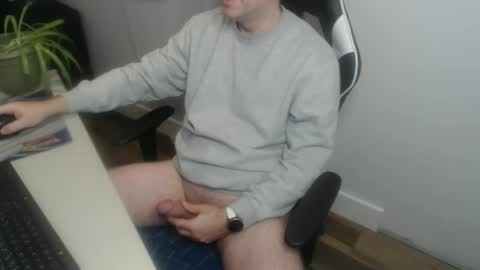 steve_oo8 online show from February 4, 2025, 12:55 pm