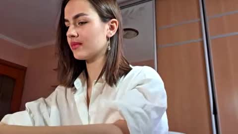 Lina online show from January 17, 2026, 10:31 am