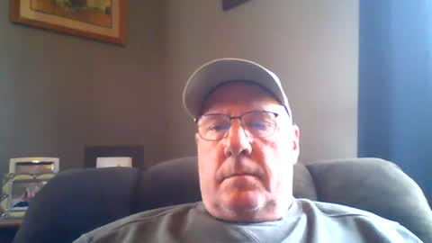 Snapshot of stew1014 chatting on April 9, 2026, 5:40 pm bobby online show from April 9, 2026, 5:40 pm