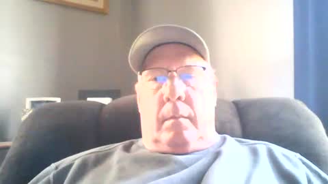 Snapshot of stew1014 chatting on April 29, 2026, 7:20 pm bobby online show from April 29, 2026, 7:20 pm