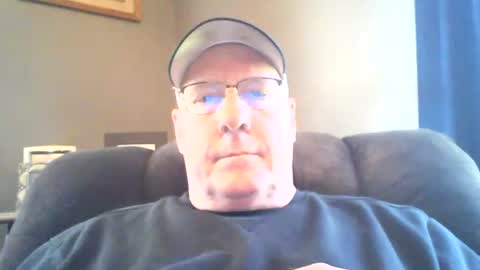 Snapshot of stew1014 chatting on May 7, 2026, 4:34 pm bobby online show from May 7, 2026, 4:34 pm