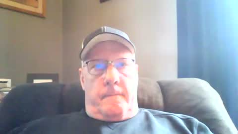 Snapshot of stew1014 chatting on May 21, 2026, 5:20 pm bobby online show from May 21, 2026, 5:20 pm