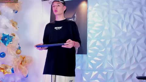 Stiven  brendan online show from December 23, 2025, 4:54 am