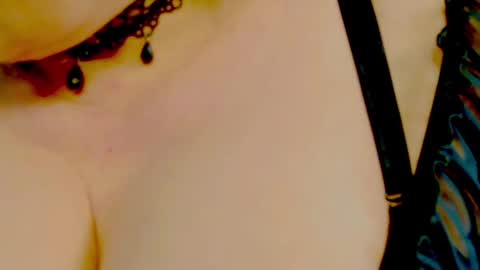 StiphlerMomy online show from November 14, 2025, 3:33 pm