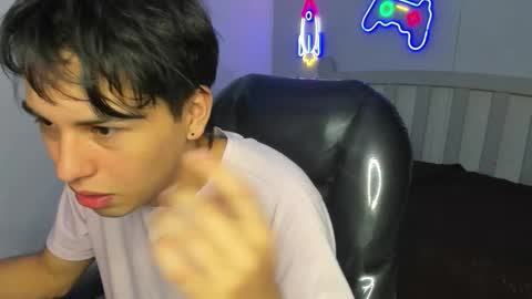 Stiwen online show from October 2, 2025, 3:52 pm