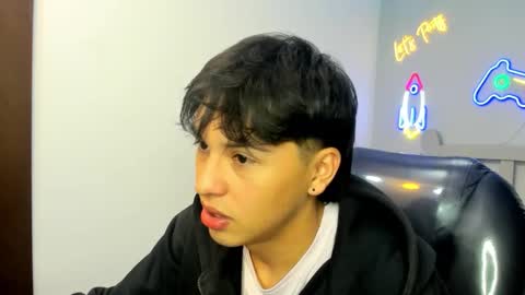 Stiwen online show from October 11, 2025, 1:42 pm