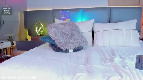 Stone Lee  online show from January 6, 2025, 9:30 am