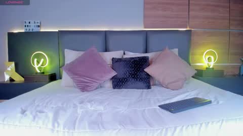 Stone Lee  online show from September 9, 2025, 8:47 am