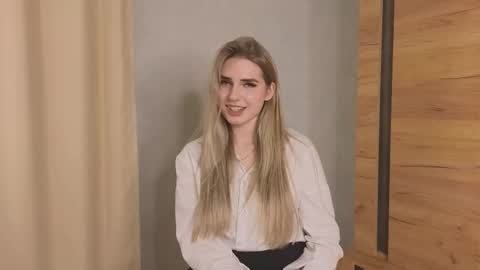 Snapshot of stormymuse chatting on November 17, 2025, 5:08 pm Luna online show from November 17, 2025, 5:08 pm