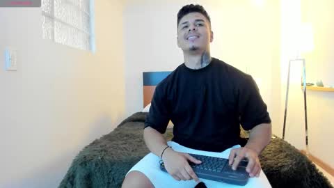 straight__friends online show from November 19, 2025, 8:31 pm