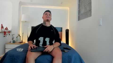 straight__friends online show from November 22, 2025, 3:11 pm