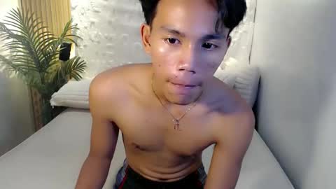 Snapshot of straight_moreno69 chatting on April 24, 2026, 11:01 am James online show from April 24, 2026, 11:01 am