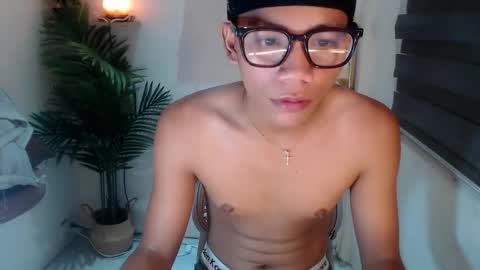 Snapshot of straight_moreno69 chatting on May 28, 2026, 6:38 pm James online show from May 28, 2026, 6:38 pm
