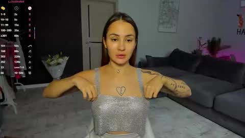 Laura online show from October 13, 2025, 3:39 am