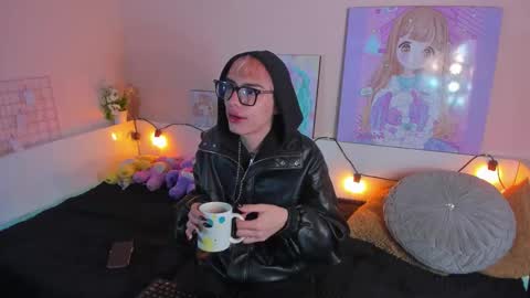 strawberry_kitty_ online show from November 3, 2025, 3:30 am