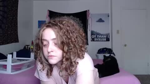 Strawberrylotsacake online show from March 25, 2026, 3:29 pm