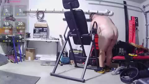 strong_bear89 online show from April 7, 2026, 8:09 pm