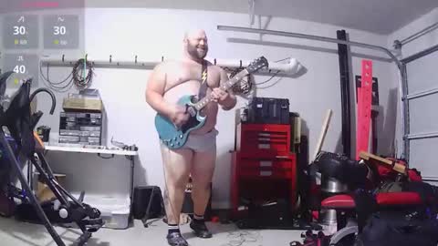 strong_bear89 online show from April 28, 2026, 7:52 pm