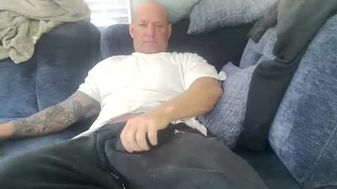 StrongAndHard online show from November 2, 2025, 1:46 pm