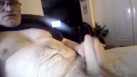 Snapshot of stud_1975 chatting on April 4, 2026, 1:04 am stud_1975 online show from April 4, 2026, 1:04 am