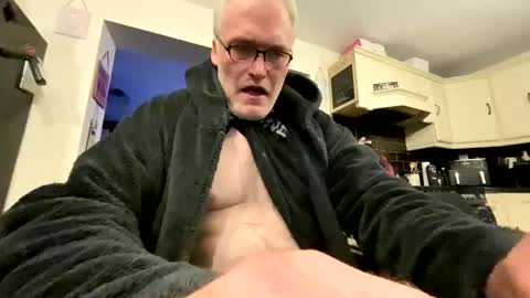 Snapshot of stud_1975 chatting on April 6, 2026, 2:20 am stud_1975 online show from April 6, 2026, 2:20 am