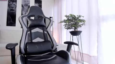 Samuel online show from November 5, 2025, 1:55 pm