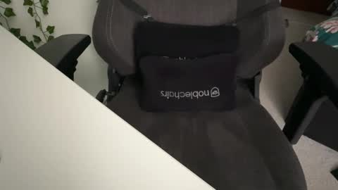 Snapshot of studentcurious chatting on September 15, 2025, 1:11 pm CuriousStudentBi online show from September 15, 2025, 1:11 pm