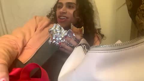 stxllaxcx online show from November 4, 2025, 5:34 pm