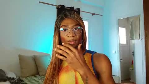 Snapshot of suannyklatten_ chatting on February 12, 2025, 12:22 pm Suanny Klatten It is my account independent online show from February 12, 2025, 12:22 pm