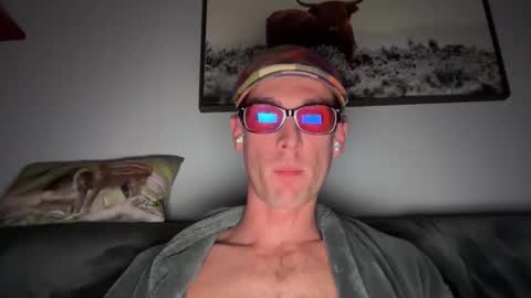 Snapshot of suavedailly chatting on November 17, 2025, 9:26 am suavedailly online show from November 17, 2025, 9:26 am