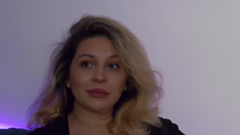 Carla online show from September 16, 2025, 9:10 am