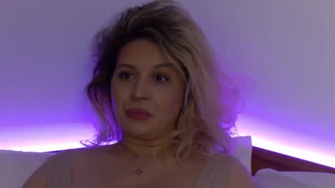 Carla online show from September 26, 2025, 7:56 am