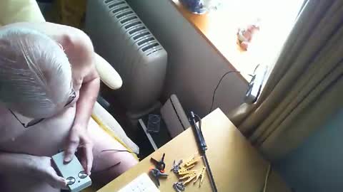 submissive1234567 online show from November 8, 2025, 10:04 am